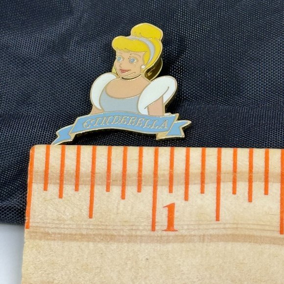 Cinderella Bust Ribbon Tokyo Disney Pin - Picture 3 of 5